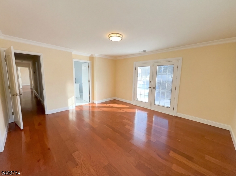 10 Liberty Ln