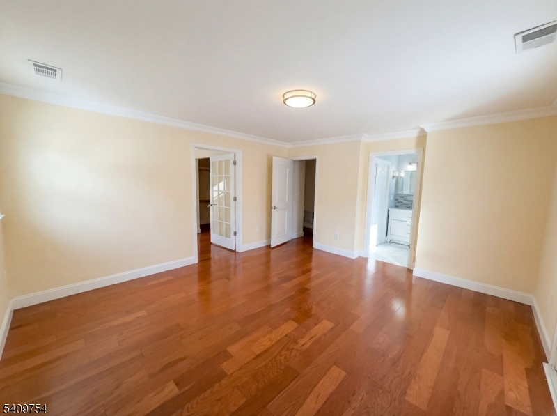 10 Liberty Ln