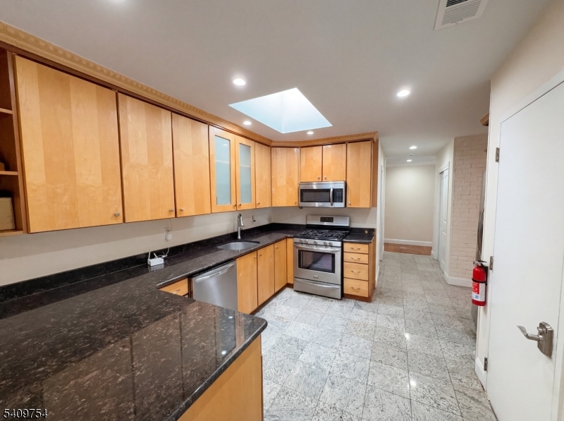 10 Liberty Ln
