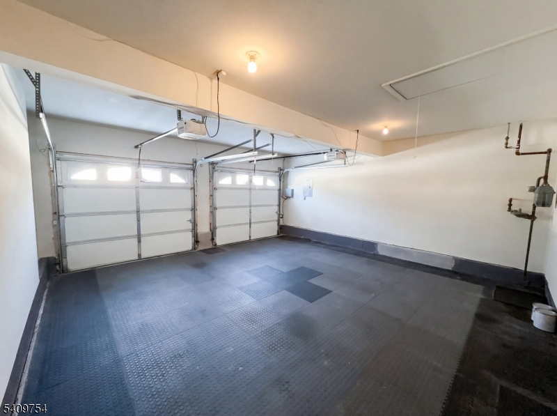 10 Liberty Ln