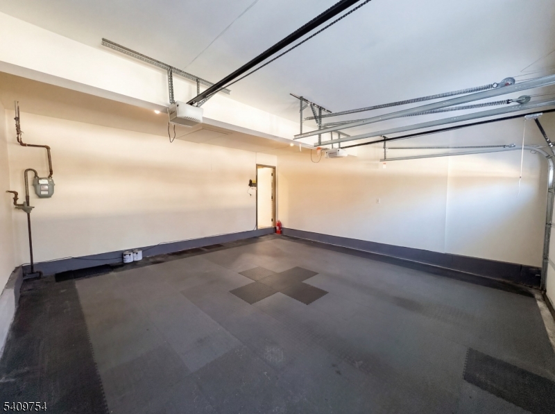10 Liberty Ln