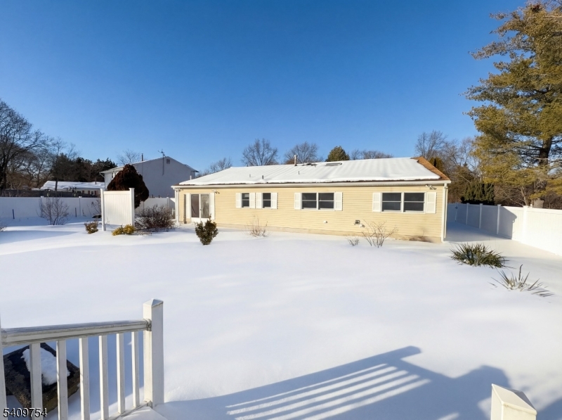 10 Liberty Ln
