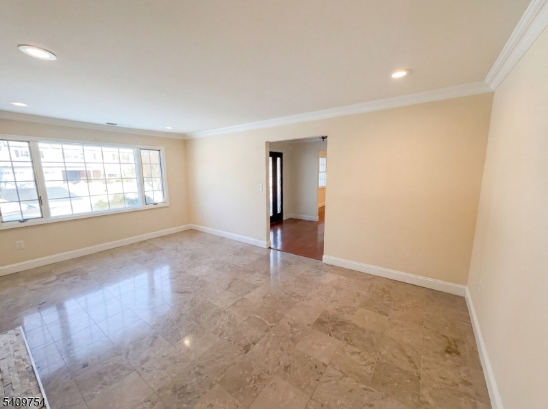 10 Liberty Ln