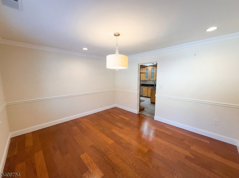 10 Liberty Ln