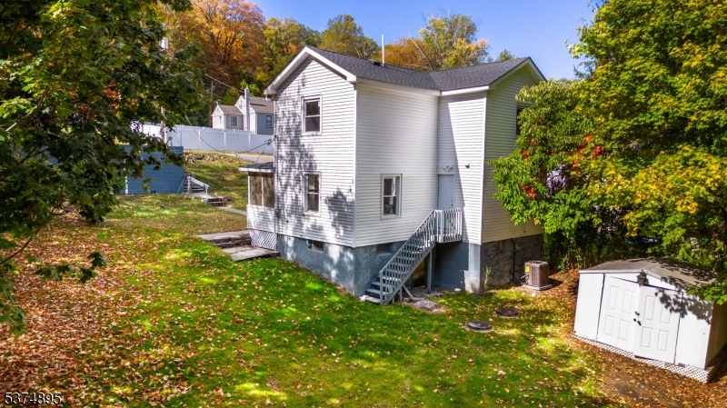 20 Ella St