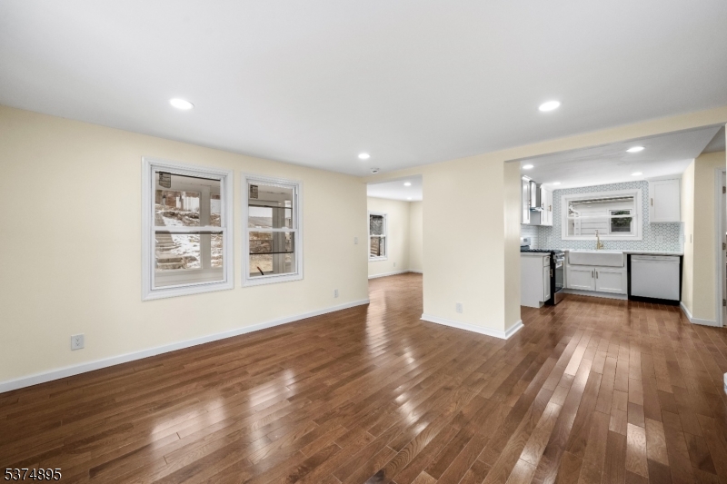 20 Ella St