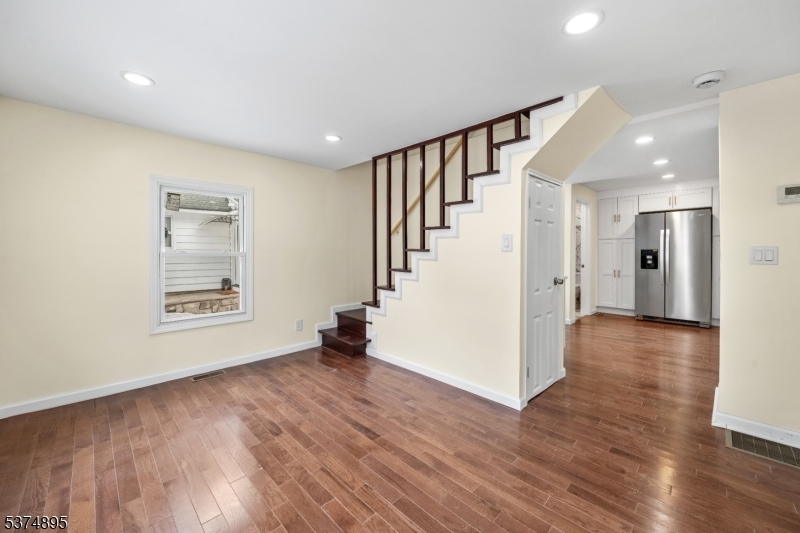 20 Ella St