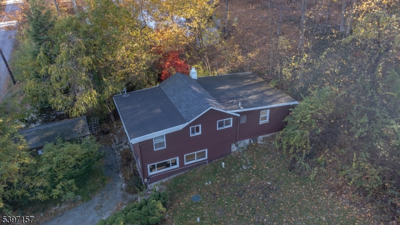 18 Decker Pond Rd