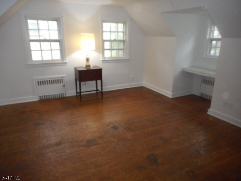 52 E Sumner Ave