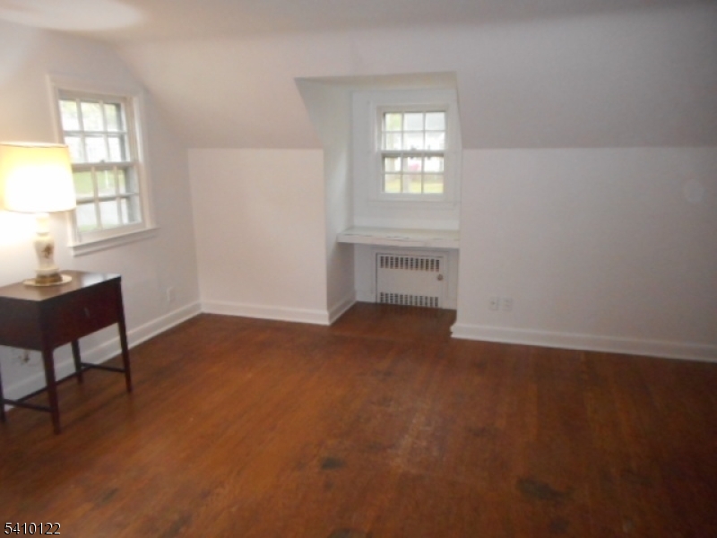 52 E Sumner Ave