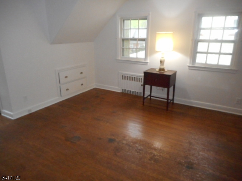 52 E Sumner Ave