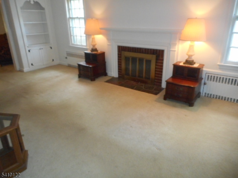 52 E Sumner Ave