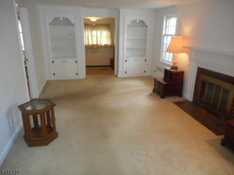 52 E Sumner Ave