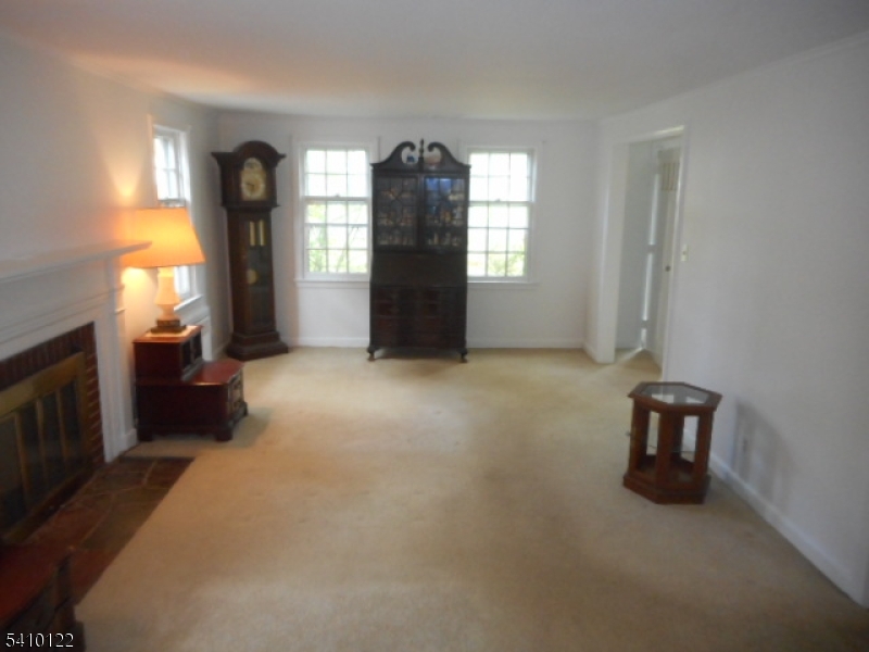 52 E Sumner Ave
