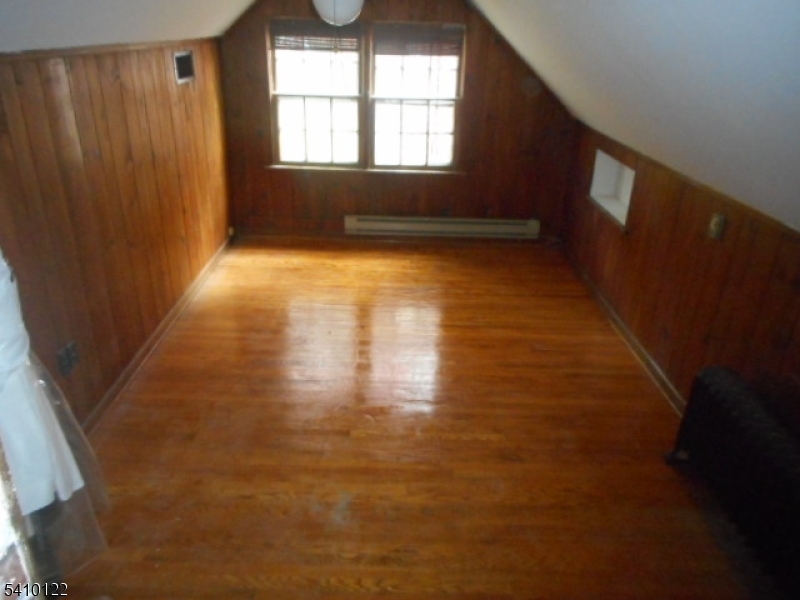 52 E Sumner Ave