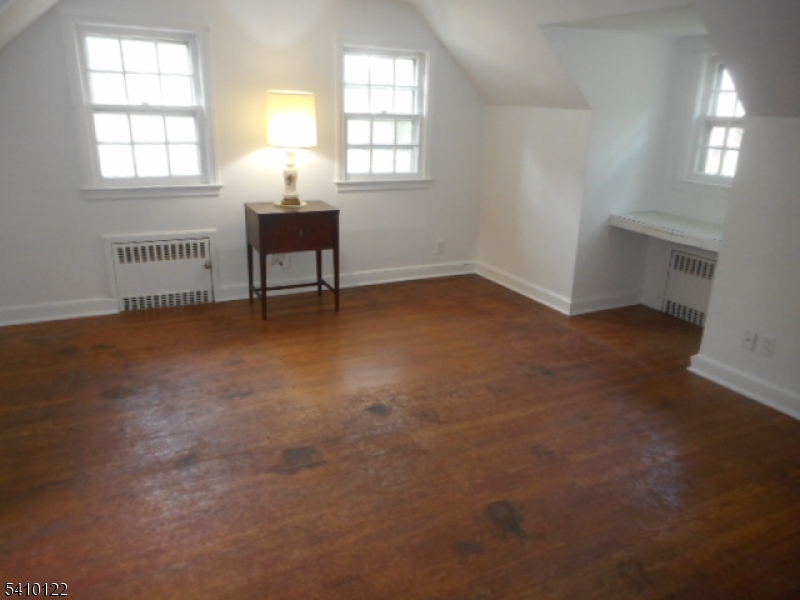 52 E Sumner Ave