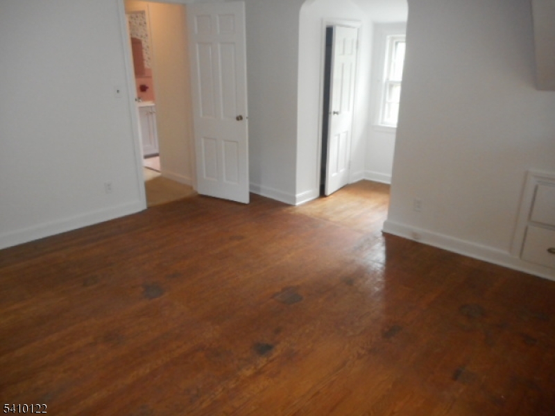 52 E Sumner Ave