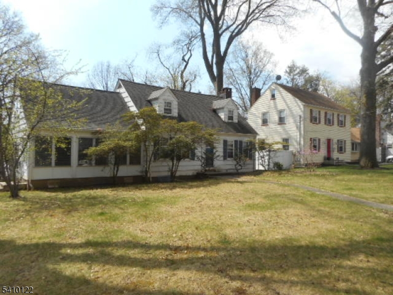 52 E Sumner Ave