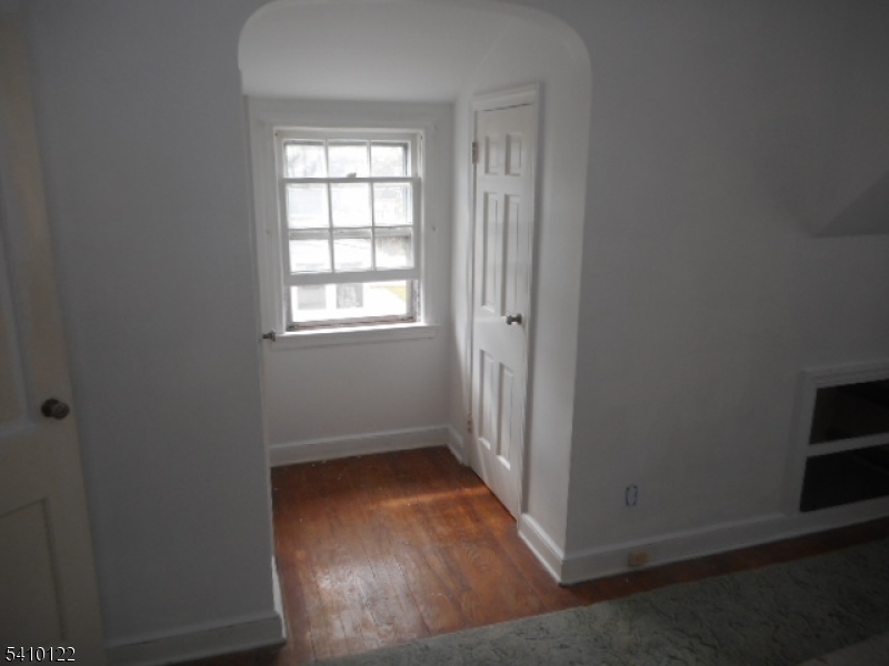 52 E Sumner Ave
