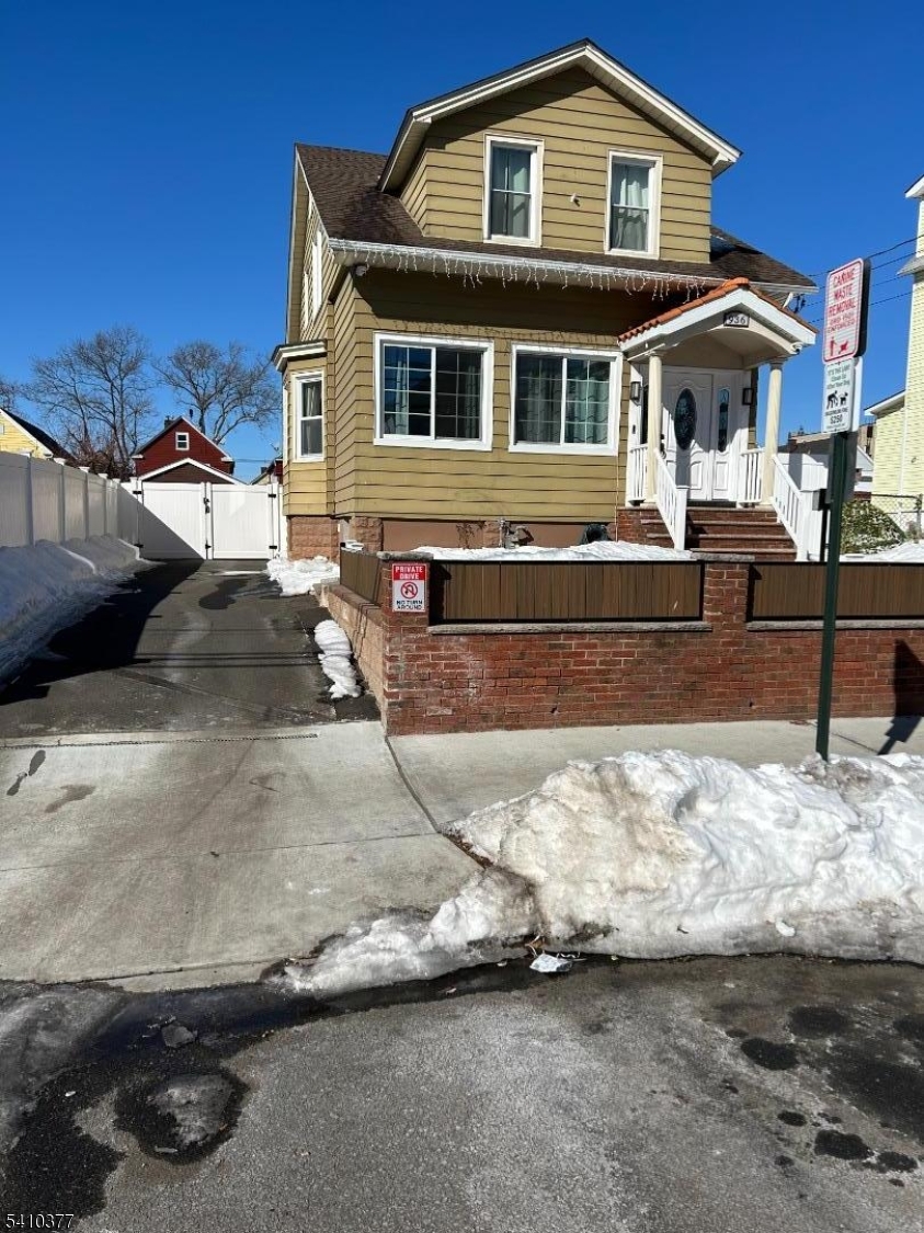 934 Monroe Ave