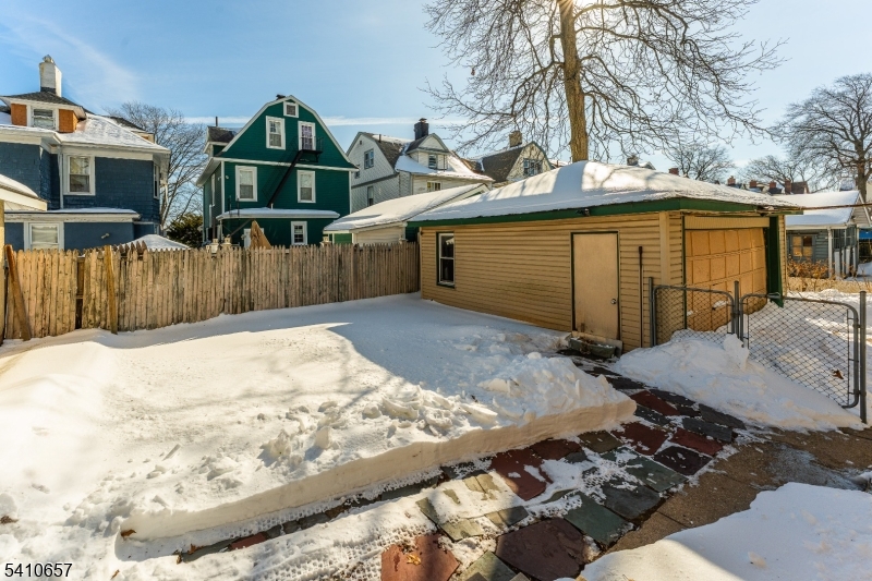 757 Parker St