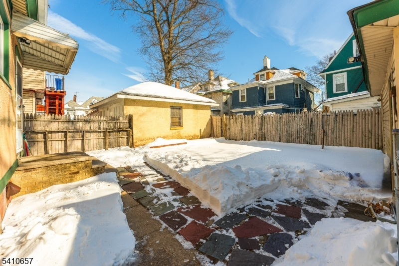 757 Parker St