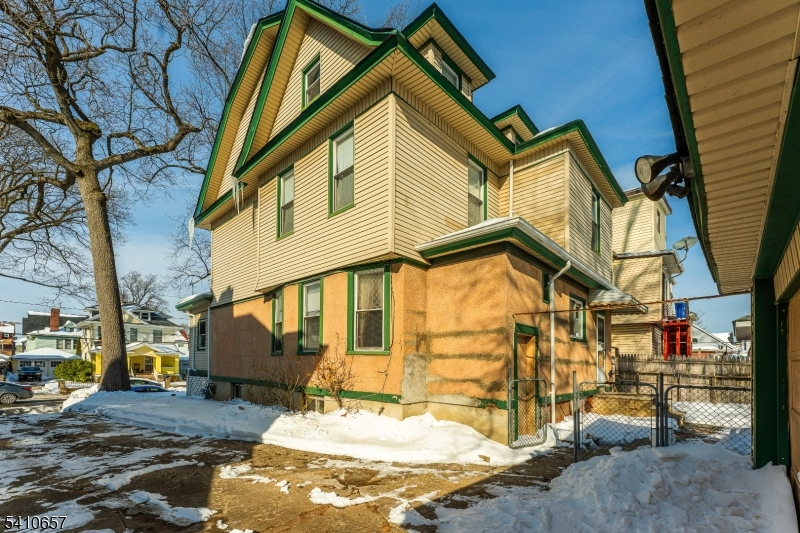 757 Parker St