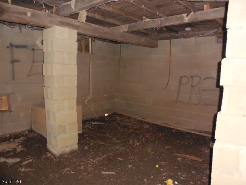 31 Brookside Rd