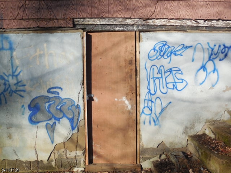 31 Brookside Rd