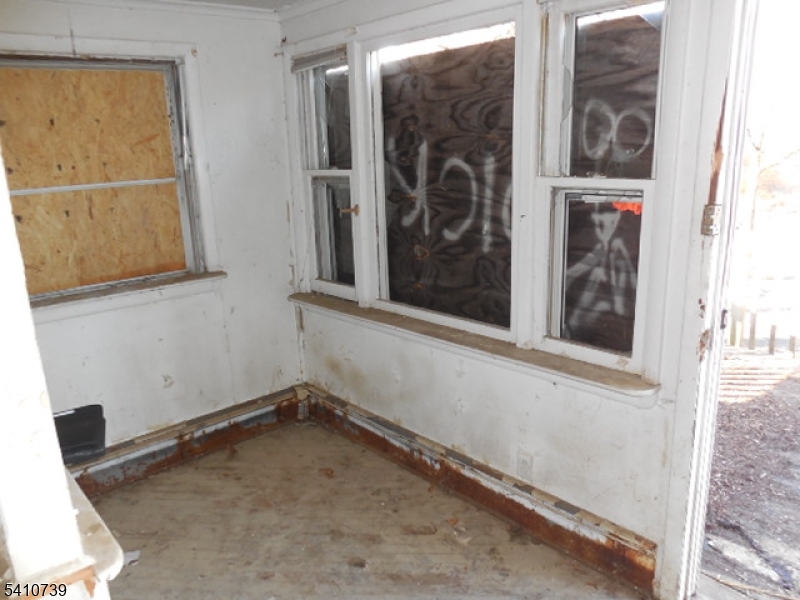 31 Brookside Rd