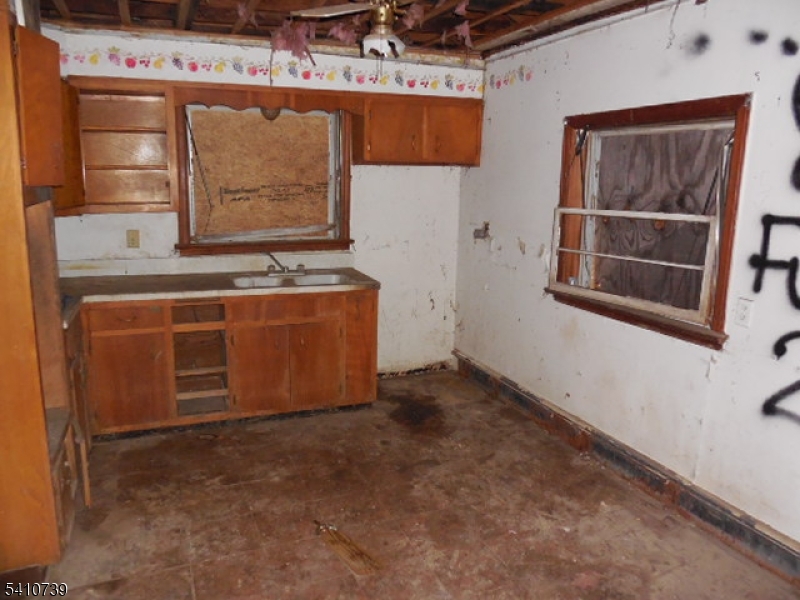 31 Brookside Rd
