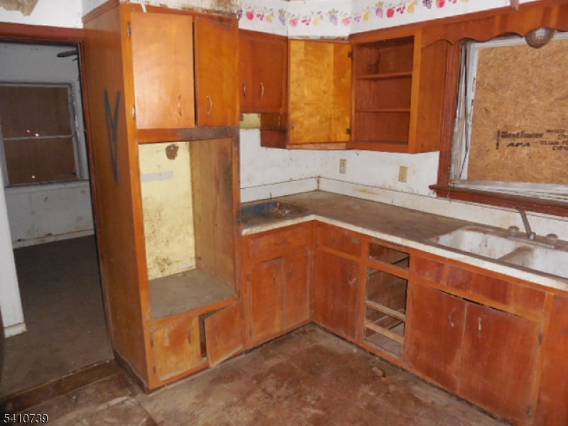 31 Brookside Rd
