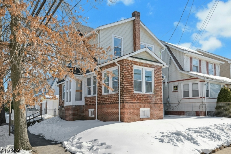 256 Ellery Ave