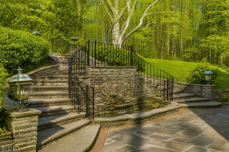 5 Rocky Way