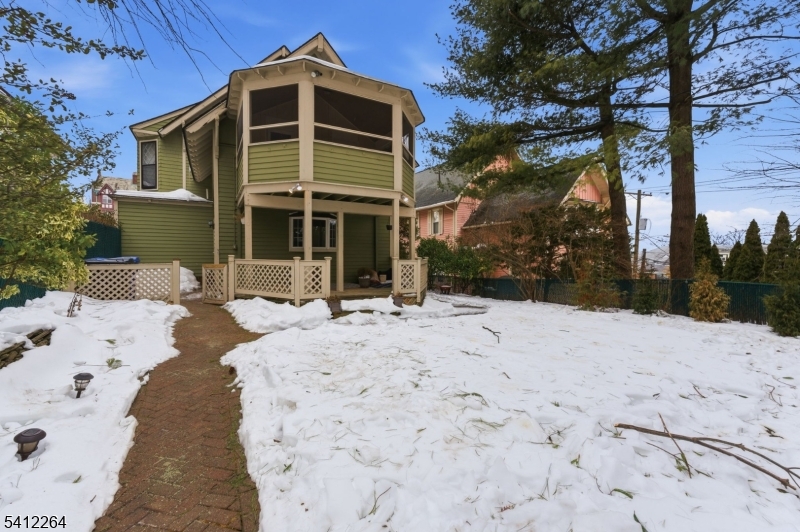 101 E Palisade Ave
