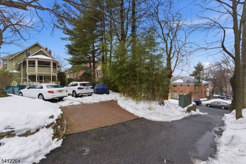 101 E Palisade Ave