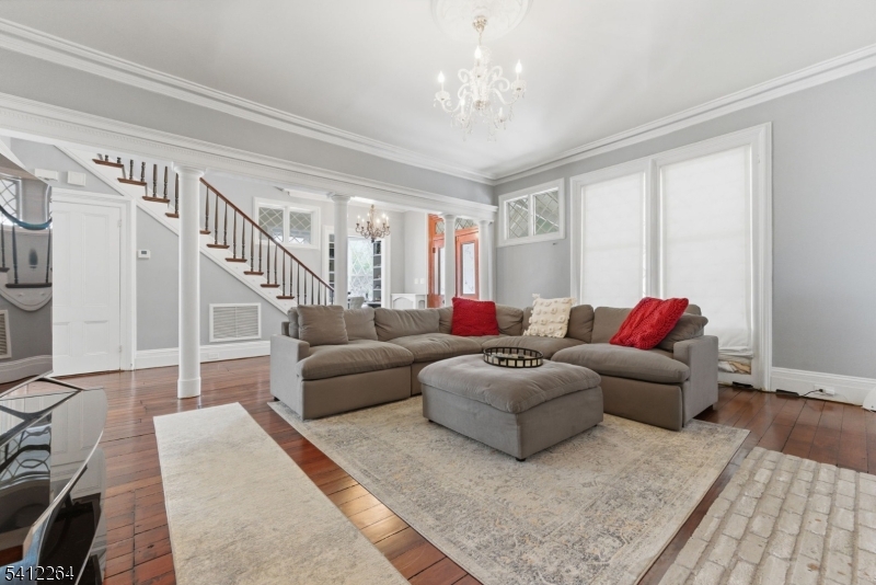 101 E Palisade Ave