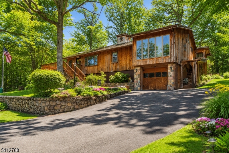 543 Lakeside Ave