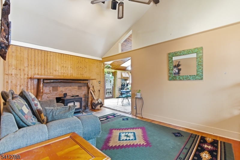 543 Lakeside Ave