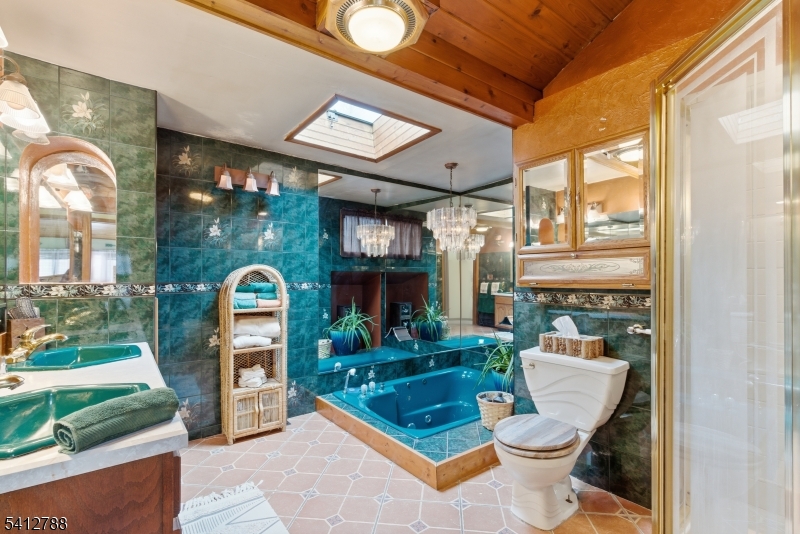 543 Lakeside Ave