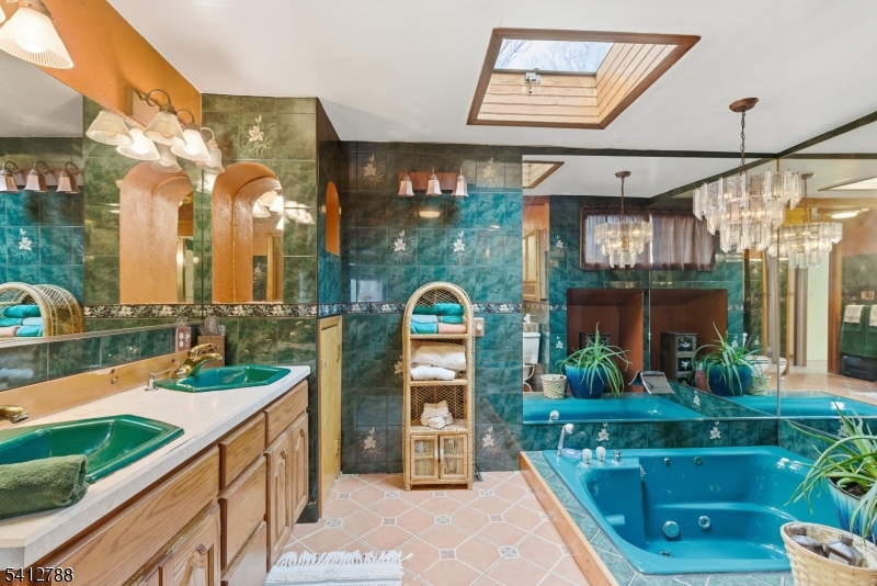543 Lakeside Ave