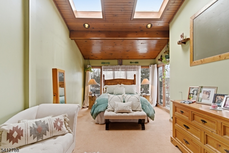 543 Lakeside Ave