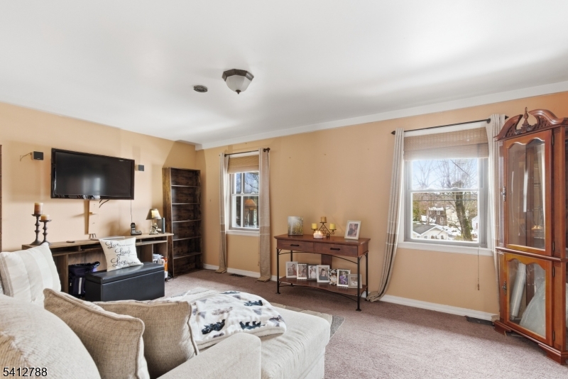 543 Lakeside Ave