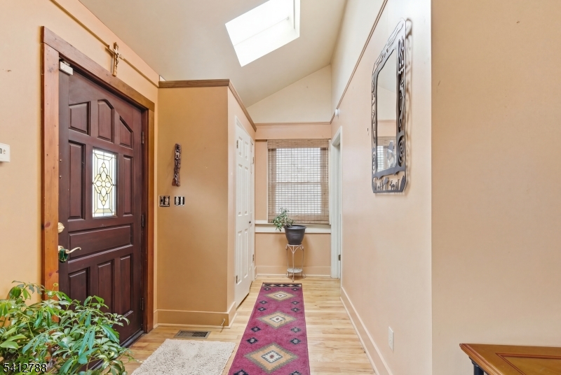 543 Lakeside Ave