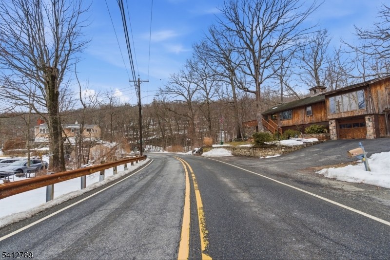 543 Lakeside Ave