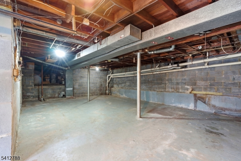 543 Lakeside Ave