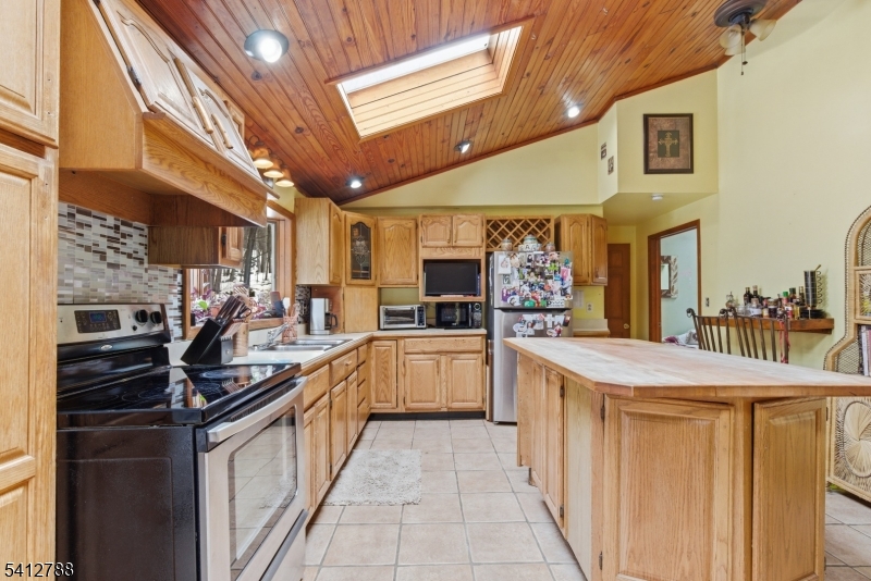 543 Lakeside Ave