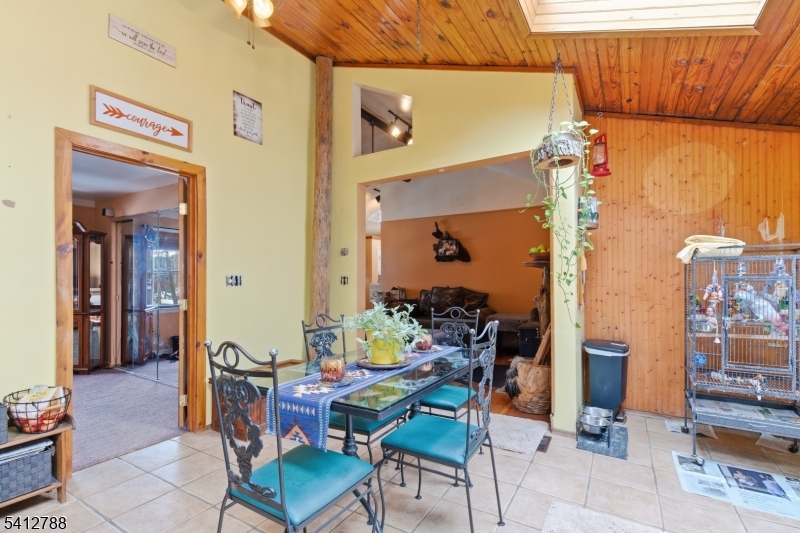 543 Lakeside Ave