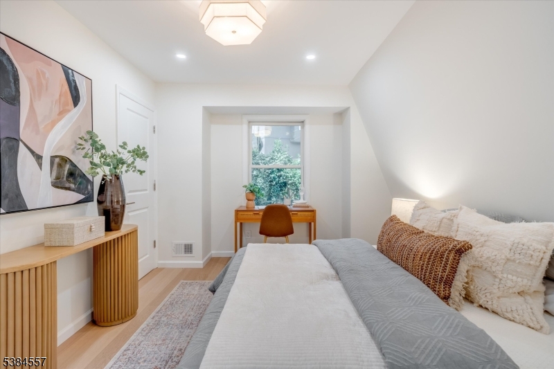 5 Brookside Drive