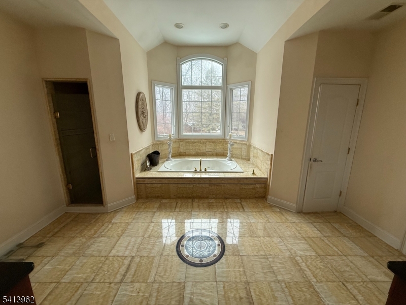 6 Trout Brook Ct